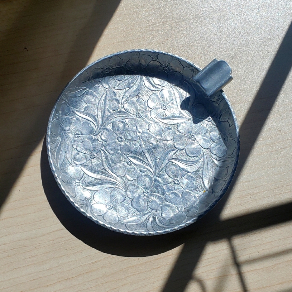 Vintage floral everlast aluminum ashtray